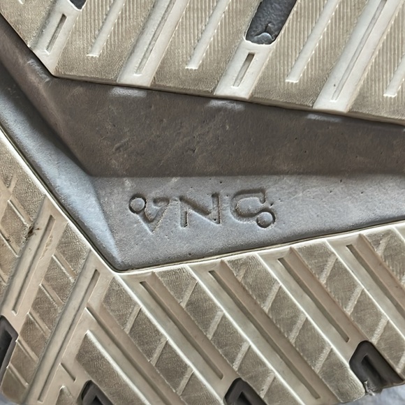 Men’s gray Brooks Revel 7. Worn 2 times. Size 14 great condition - Picture 7 of 8